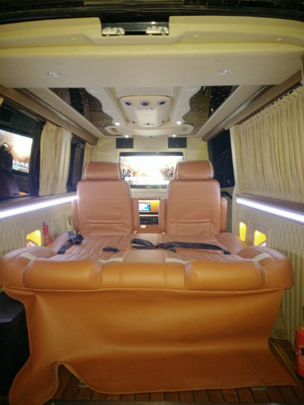 西安奔驰斯宾特商务车内饰改装哪里有.jpg