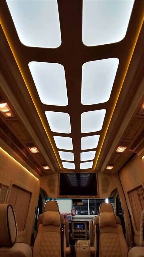 西安奔驰商务车内饰改装哪家好.jpg 西安奔驰商务车内饰改装哪家好.jpg