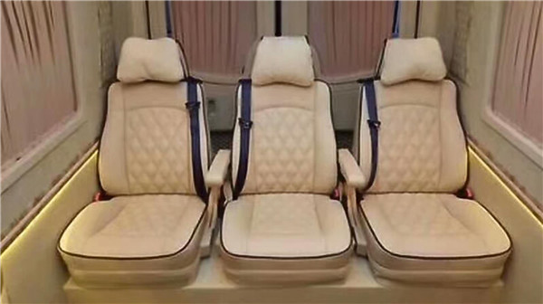 西安奔驰商务车内饰改装多少钱.jpg 西安奔驰商务车内饰改装多少钱.jpg