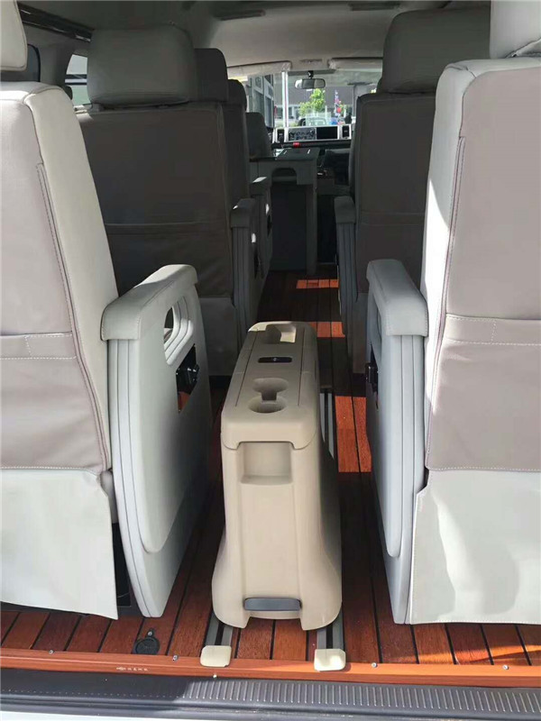 西安商务车内饰改装多少钱.jpg