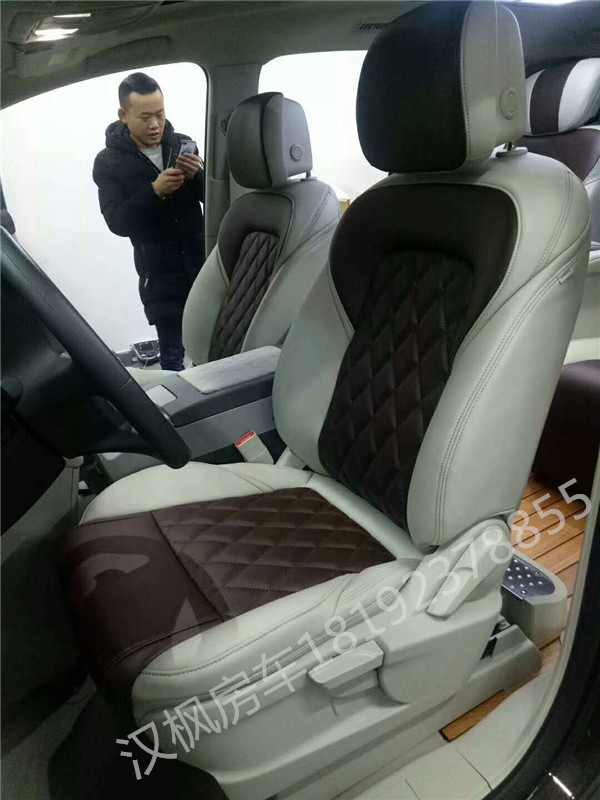 西安别克GL8商务车内饰改装哪家好.jpg